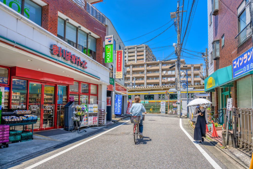 まいばすけっと新宿1丁目店・東小金井駅前店、本日オープン🎉 🖊新宿１丁目店スローガン 楽しく、元気！ 愛されるお店 いつでも明るく元気にお出迎え！商品はもちろん、 みなさん目当てに来てもらえる ようなお店を目指します。 所在地：東京都新宿区新宿１－３６－１２