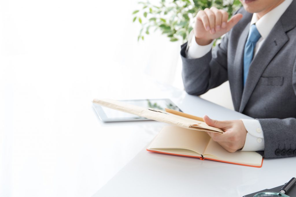 校正のやり方とは？押さえておきたい用語と校正記号もご紹介！ - 紙ソムリエ