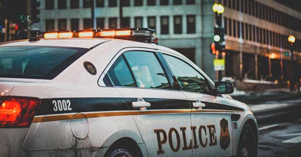 写真 「手続きの費用だけで100万円ほどかかりました」アメリカの“ガチ警察車両”を独力で輸入してしまった男性が見せた“異常な情熱”に迫る文春オンライン