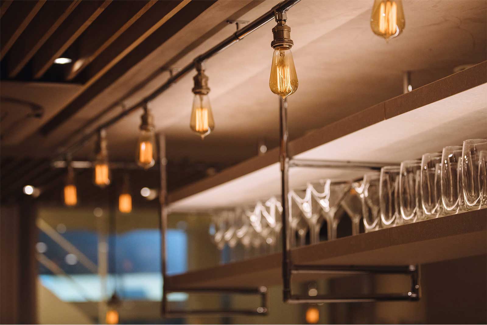 納入事例：落ち着いた雰囲気を演出すると共に飲食店に適した高演色なLED照明三菱電機 照明