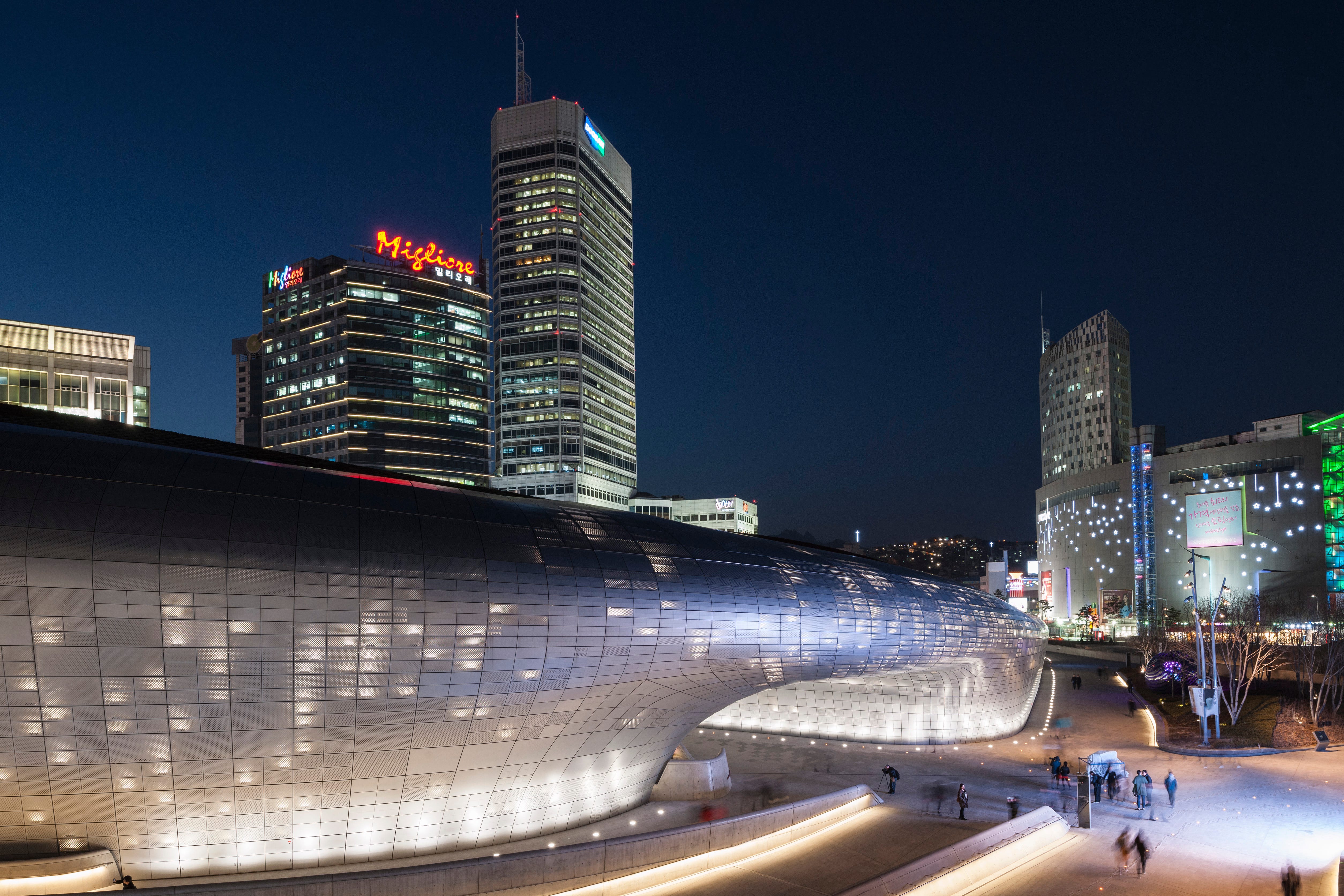 韓国の超高層ビル、相次いで中断