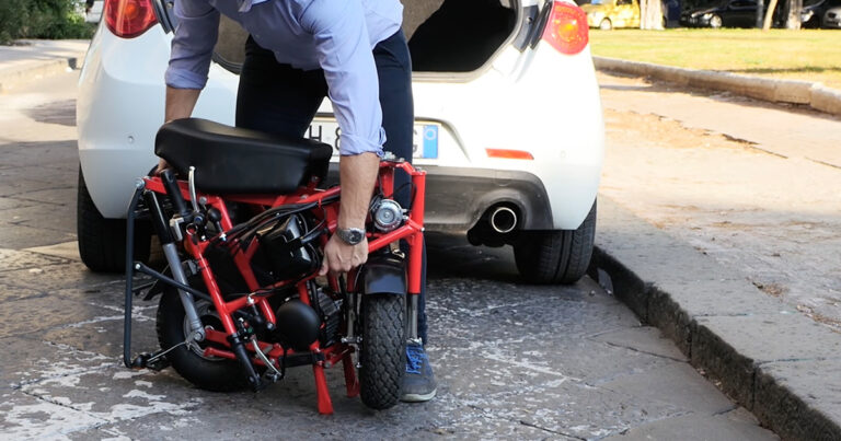 普通自動二輪のバイクとは。AT MT車の違いチューリッヒのバイク保険