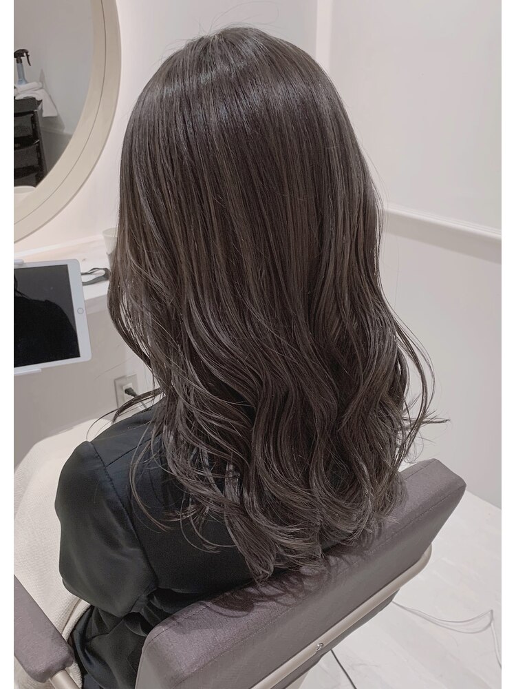 コントラストノーマル ベース8レベル ハイライト細め🏢オフィスで浮かないハイライト🏢 大人女性に提案する、上品で都会的なハイライトカラー▽カラー制限が厳しいオフィスでも浮かないナチュラルハイライト。お客様のご要望に合わせてオーダーメイドでハイライト