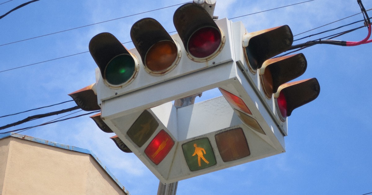 ソーラー式 工事用AI信号機 - 仙台銘板 - 保安用品・安全用品のレンタル・販売