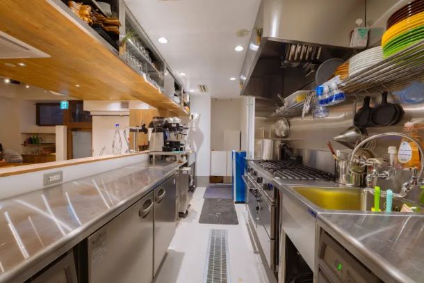 狭い飲食店の厨房レイアウトのコツは？収納の工夫で厨房を広く使おう – ルミナスクラブショップ