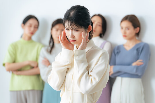 葬式ボイコット、ゴミ出し禁止弁護士が教える「現代の村八分」と戦う方法デイリー新潮