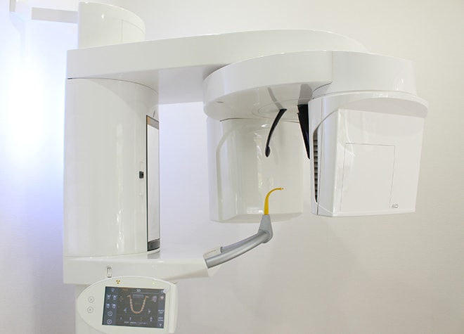 当院ではマイクロスコープ 歯科用顕微鏡 を3台完備しております🦷 定期検診の際には、肉眼では見えない細かい部分の歯茎の炎症まで、マイクロスコープなら鮮明に記録できます👀また、初期の虫歯や詰め物の劣化なども、早い段階で気づくことが可能なため、 セルフケアの