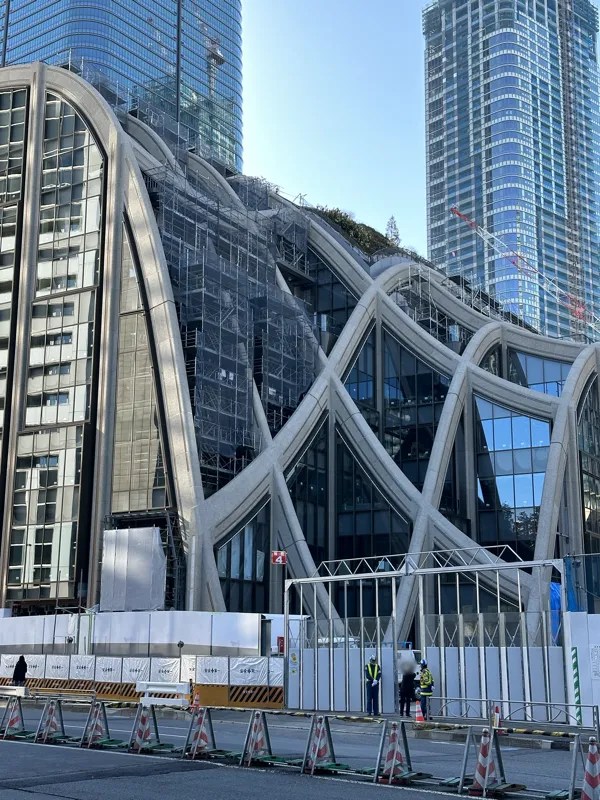 日本初プロジェクトは麻布台ヒルズ！トーマス・ヘザウィック主宰「ヘザウィック・スタジオ展」を昼も夜も東京シティビューで建築とアートを巡る®