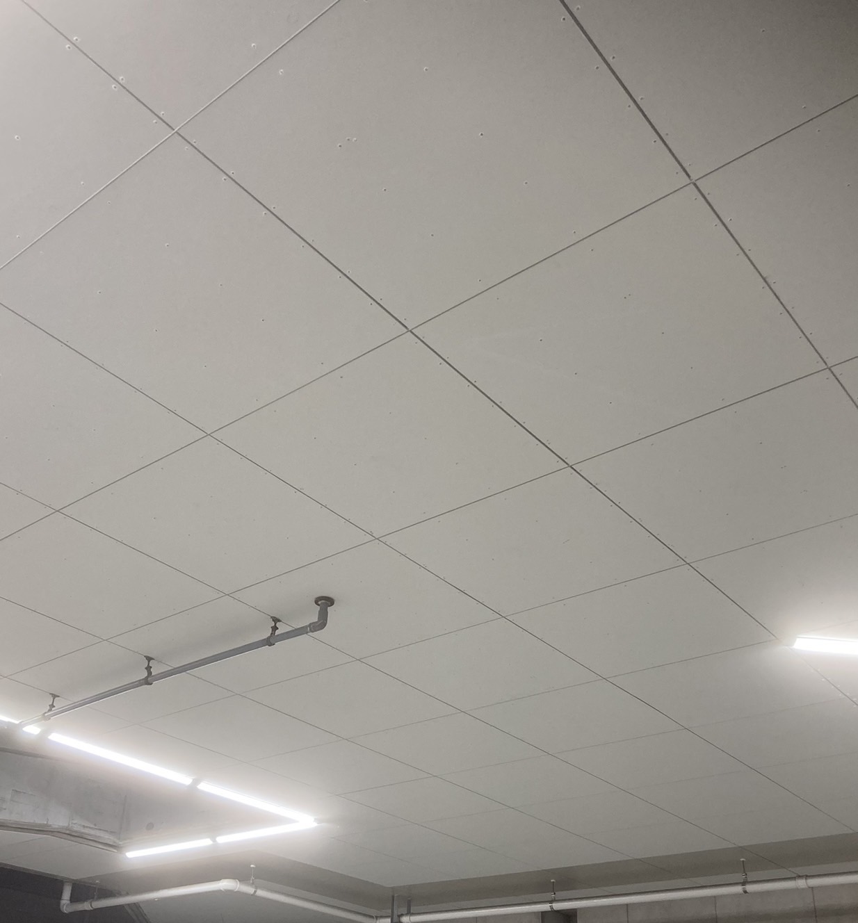 新商品＞ 直貼り目透かし形状 天井・壁用・腰壁「ワンタッチポン」丸石銘木有限会社