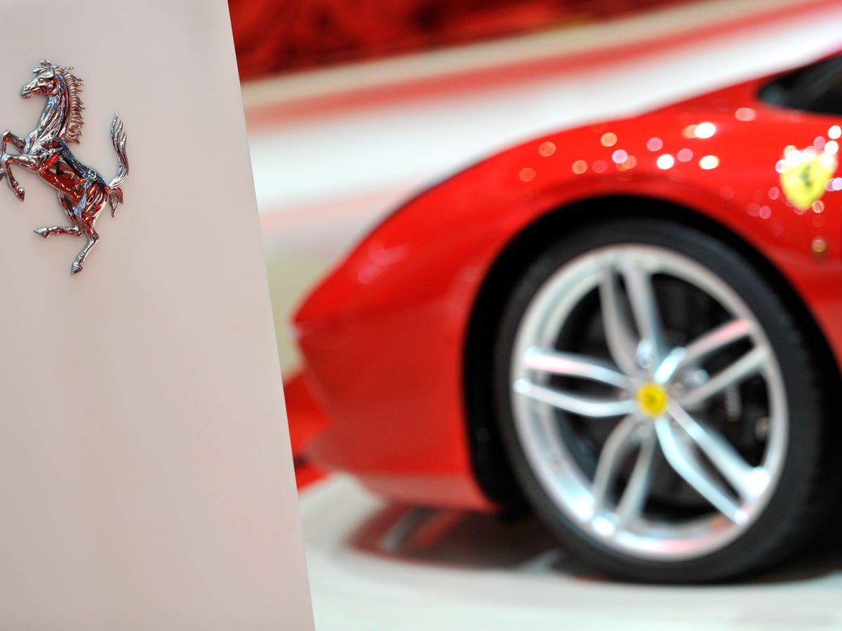 馬のエンブレムに秘められた理由を解説 ポルシェ・フェラーリ・マスタング車ブランドに多い動物ロゴの由来も探るエスクァイア日本版