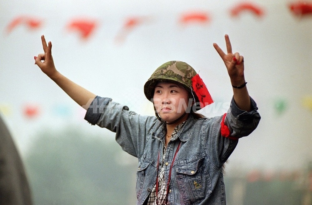 中国では、天安門事件への言及はもちろん、公の場で追悼することも禁止されている。 しかし、世界中の人びとが、中国における表現・集会の自由の権利を求め、闘い続けている。容赦ない弾圧だろうと、抗議の声を完全に沈黙させることはできない。 私たちは天安門事件を