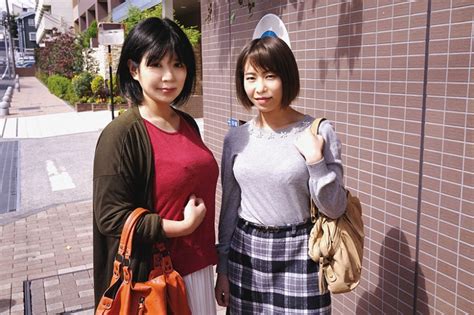 素人女子の水着から乳首や乳輪がポロリ！ビーチやプールで嬉しい瞬間を激写した画像30枚！ | エロログZ