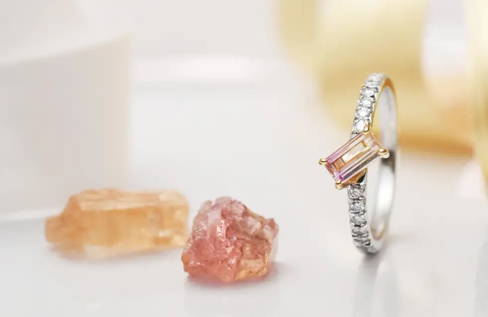 11月の誕生石トパーズは黄金に輝く！？他の色や種類、偽物はあるの？カラッツ Gem Magazine