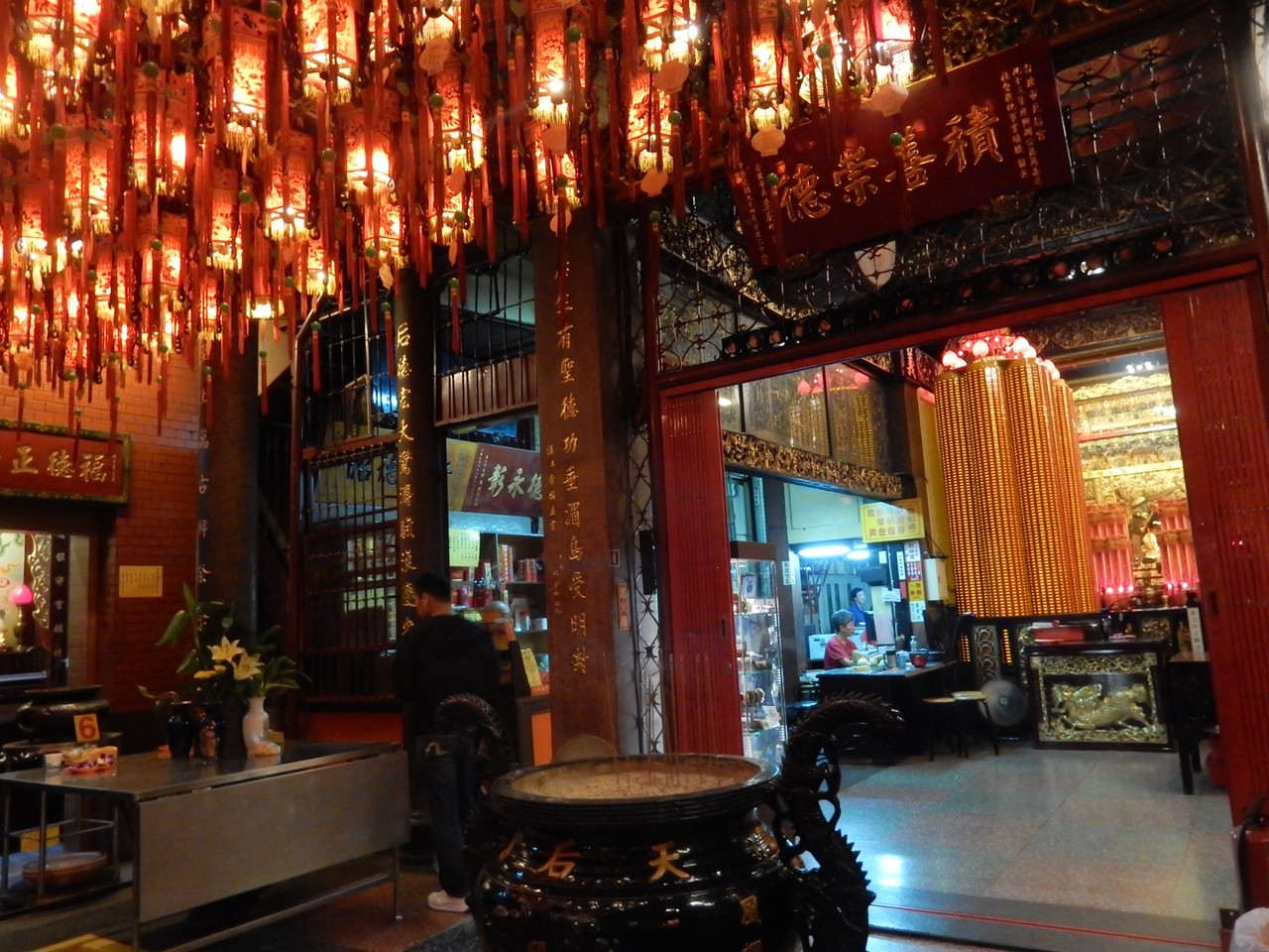 富田林の家カフェ 雑多な雰囲気がたまらない日本映画のワンシーンみたいな空間「マルカフェ」がある - 腐ったみかんは俺かお前か