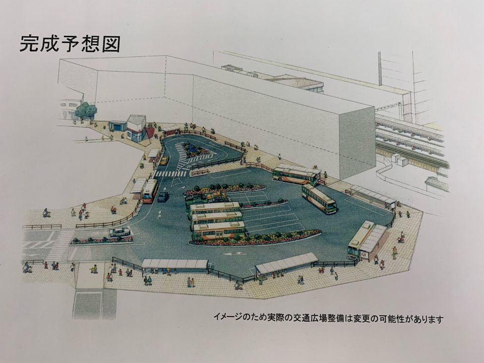 アリオ西新井前の桜並木 西新井西口駅前の日清紡跡地再開発 で2007年にArioがオープン、ソメイヨシノの並木も10数年を経て大きくなっている。電線のない空は広い。西新井駅から桜並木を過ぎると西新井大師参道となる。近くの環七満願寺交差点の境内には一本桜がある