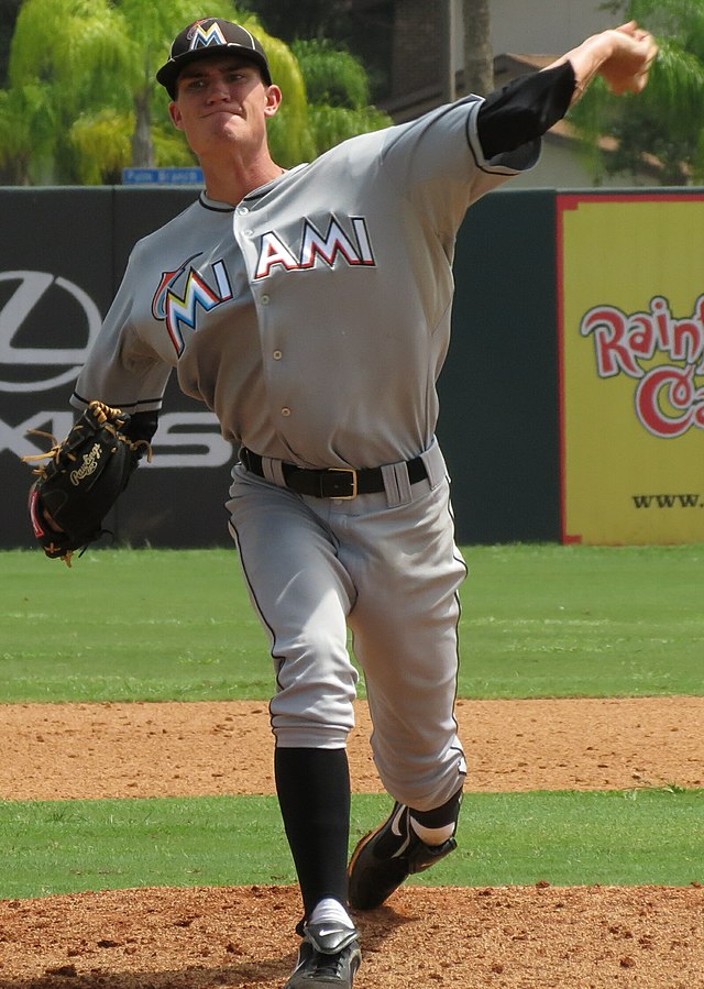 アンドリュー・ヒーニー投手は現在FA市場で契約を待っている注目選手の1人です。昨季は不運も重なり14敗を喫しましたが、指標は良好でイニングイーターの左腕として高く評価されるべき投手です。どの球団が最終的に獲得するでしょうか？？🤔HotStove