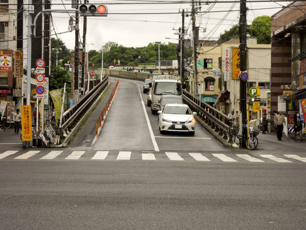 白と黄色の実線はセンターラインと車線でルールが異なる!? とにかく黄色は踏んじゃダメと覚えとけ自動車情報・ニュース WEB CARTOP