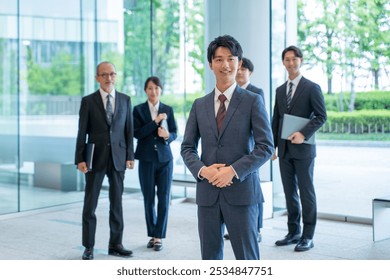 営業マン 上半身 のイラスト商用可・フリーイラスト素材ソコスト