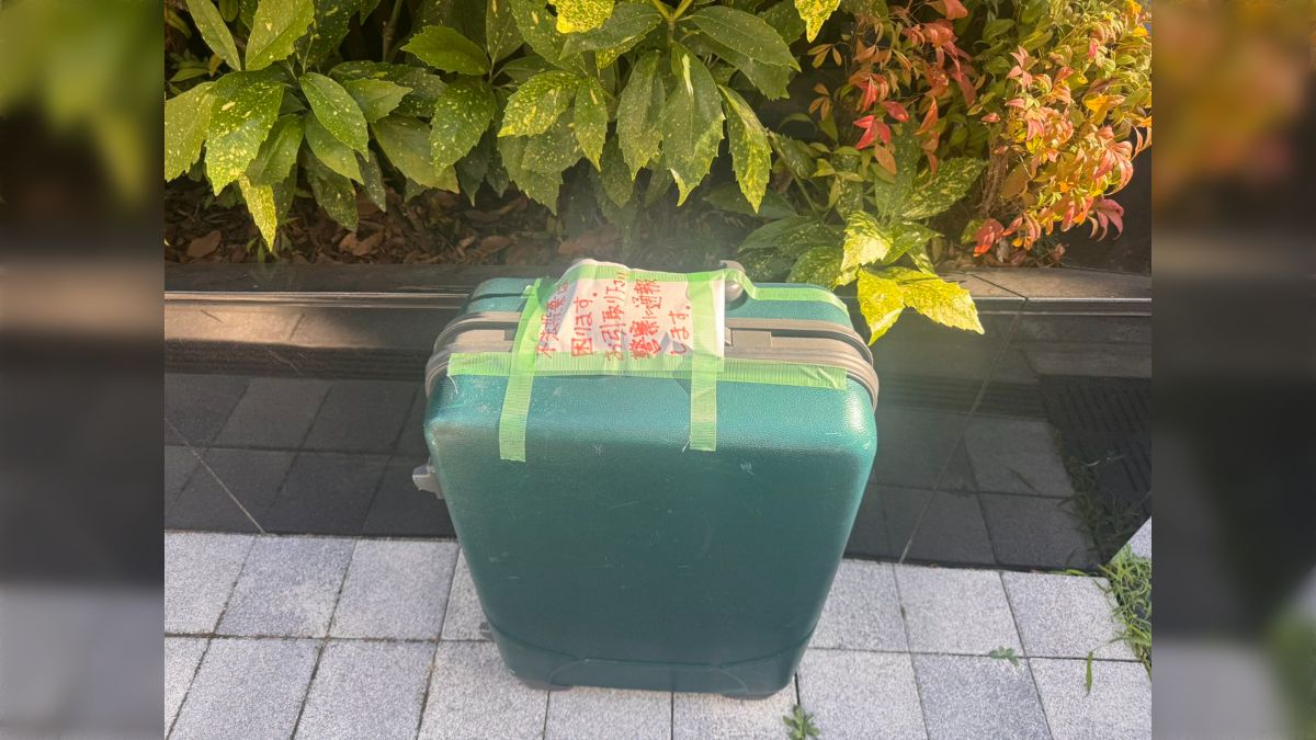 道端にスーツケース放置多発 インバウンドが大型に新調→廃棄か - 日本経済新聞