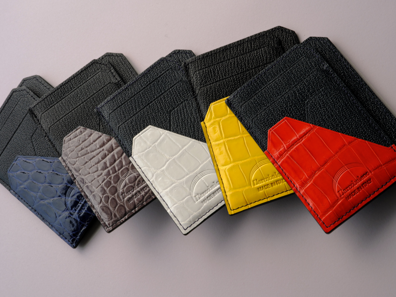 Wallet in Wallet！ L'arcobaleno 雑誌LEON別注スマートミニウォレット - YouTube