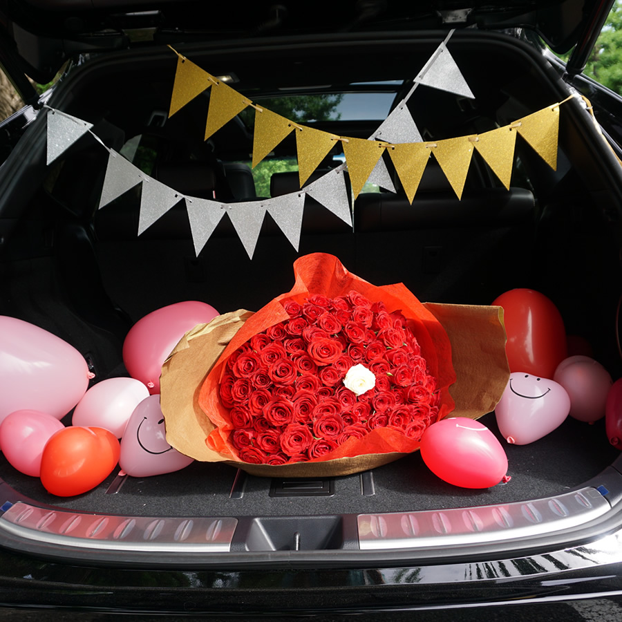 誕生日にプロポーズに トランクサプライズとは？車のトランクで出来ることニコリギフト
