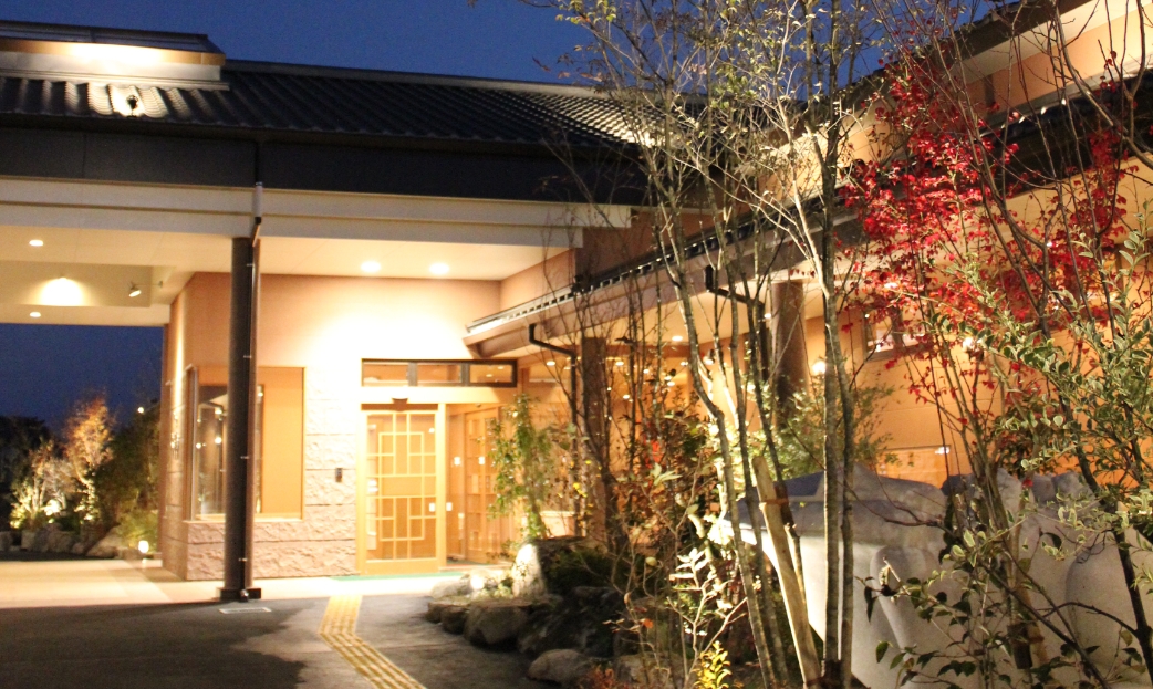 5月18日 楽園 上新屋店 スロパチ来店取材！エヴァ咆哮が良好な出玉感と盛り上がりを牽引！どちらのボックスも状況の良さを感じることができた！スロパチステーション パチンコ・パチスロホールサイト