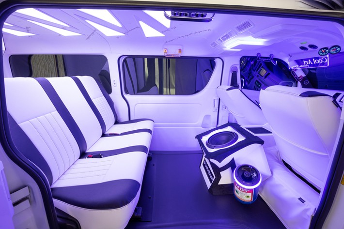 ハイエース カスタム 内装」の中古車を探す カーセンサー