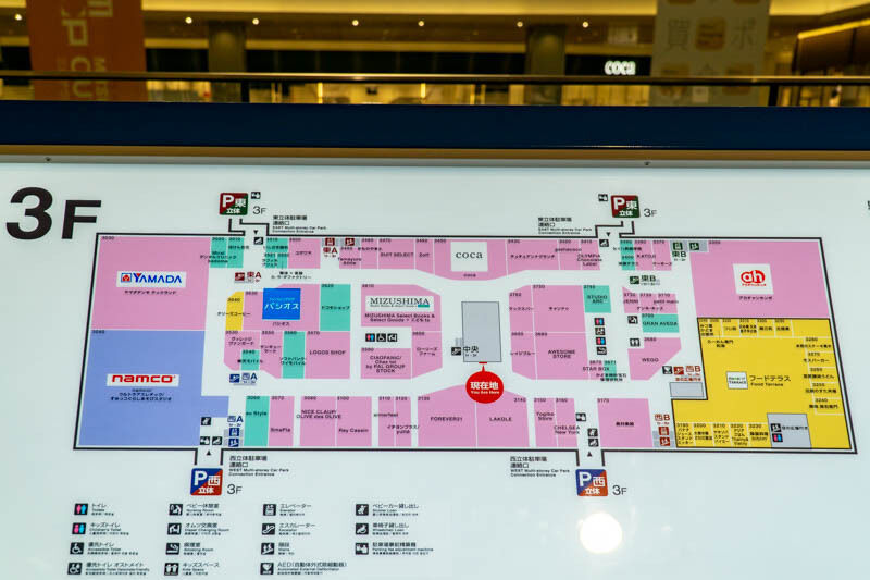 三井アウトレットパーク大阪門真」をパトロール 天井の高いブランドストリート風演出に注目！ - WWDJAPAN