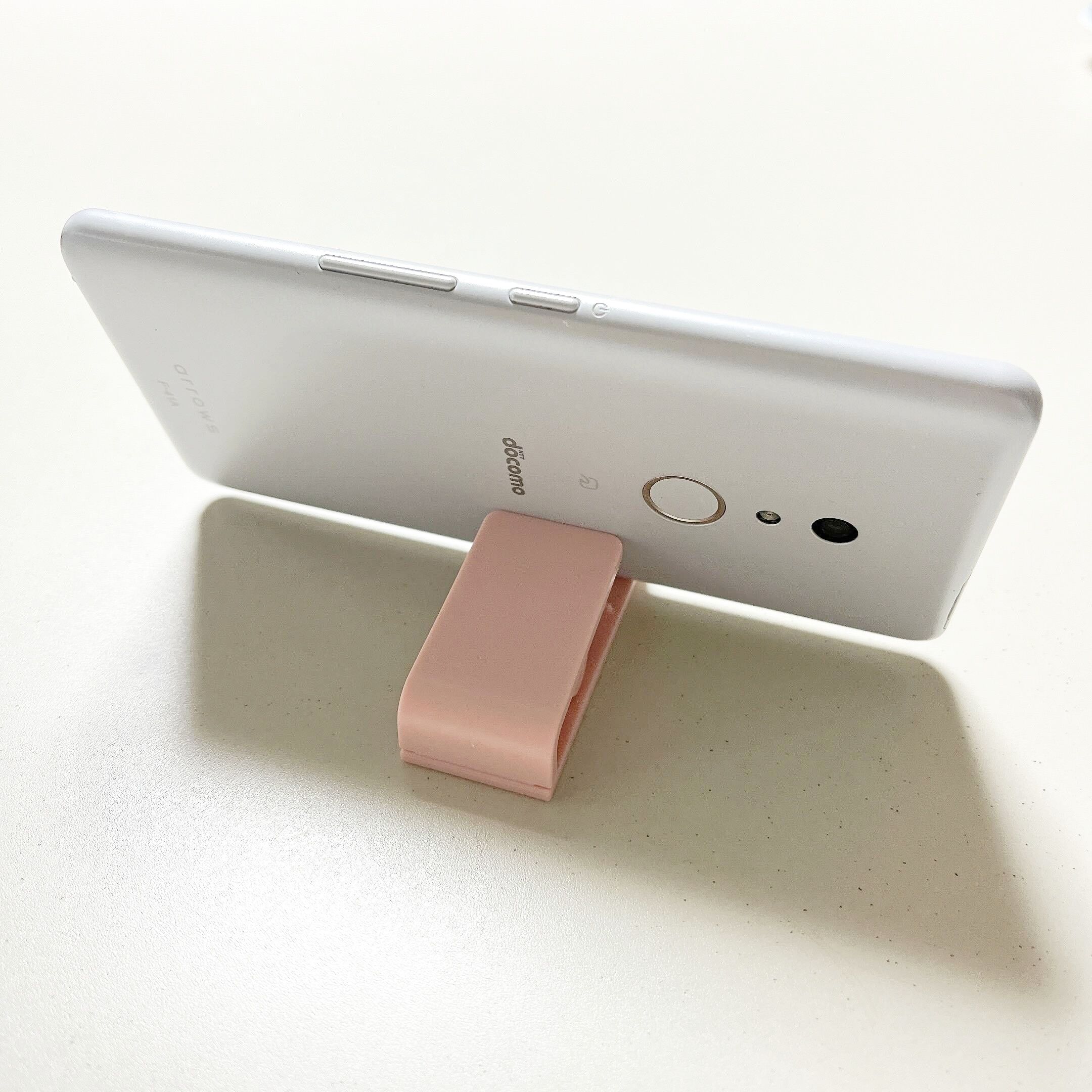 ダイソーのポップホルダー クリップ式3 –1角度調節ができるクリップ－ジョイント－クリップのクリアータイプのホルダーBdens.com