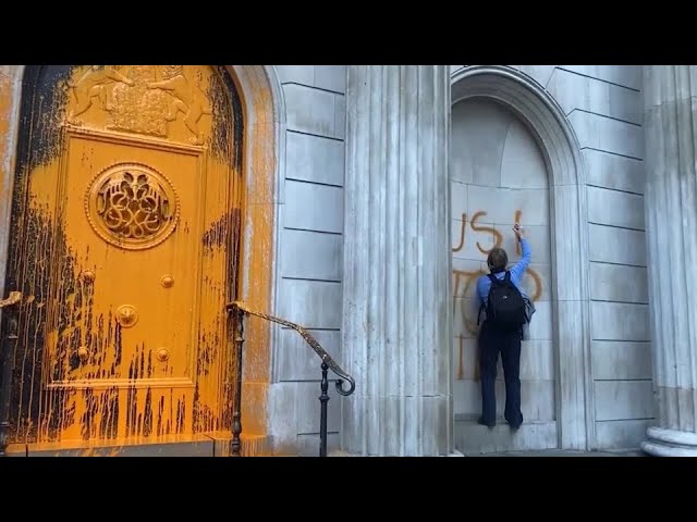 O que é o Just Stop Oil, grupo que atacou 'Os Girassóis' de Van Gogh