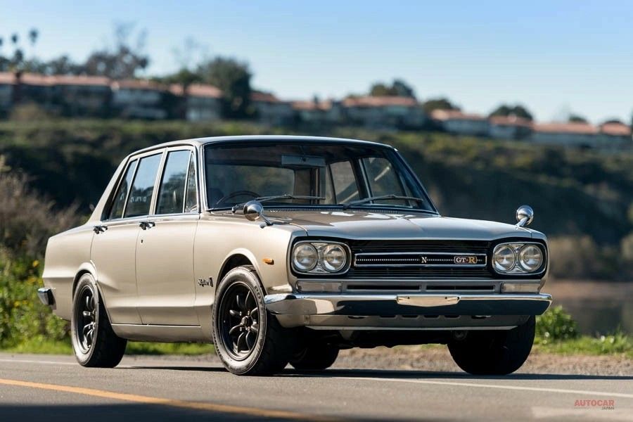 楽天市場 日産 ニッサン スカイラインハコスカGT-R ４ドア 前期 フロント 鉛筆画 名車 旧車 ノスタルジックカー イラスト 絵画デッサン 絵 A4サイズ 額付き 作者直筆サイン入り 車好き 男性 向け ギフト お誕生日 バースデー クリスマス プレゼント にも最適