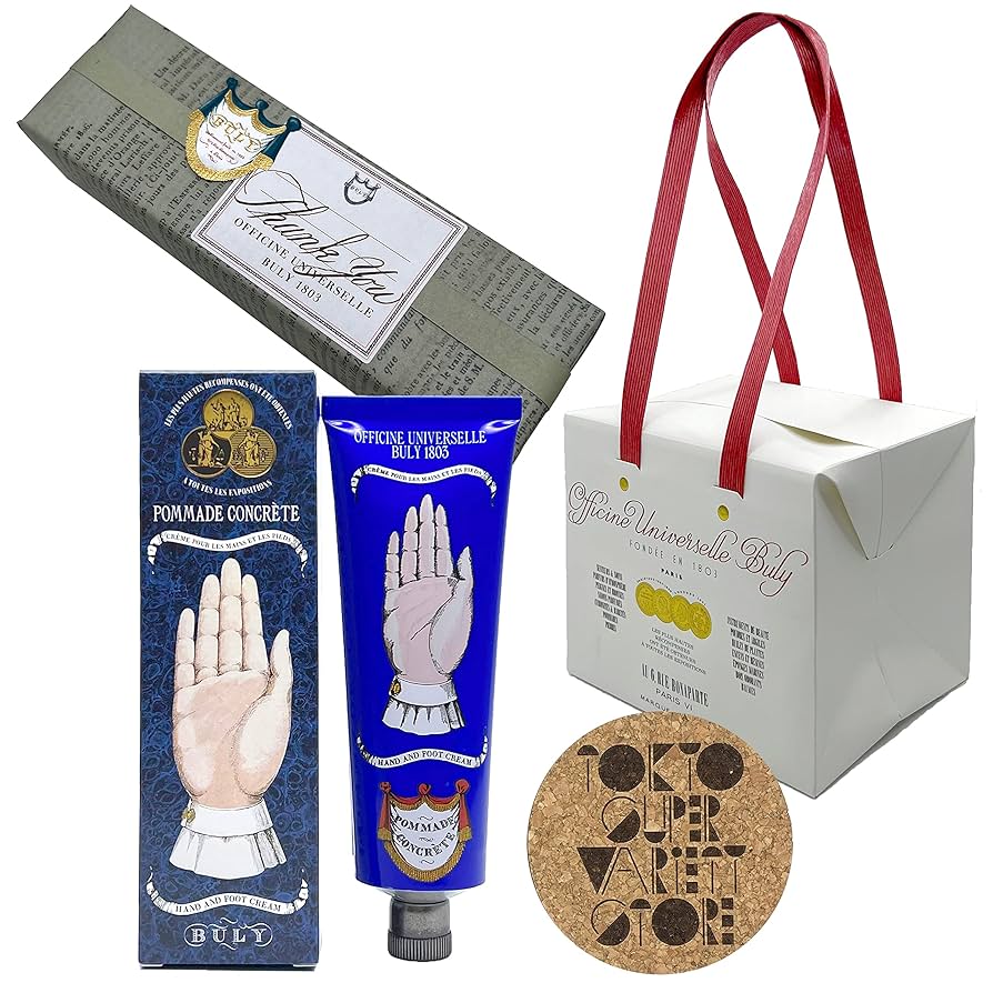 オフィシーヌ・ユニヴェルセル・ビュリーの「刻印入りギフト特集」イニシャル入りリップバームなど - ファッションプレス