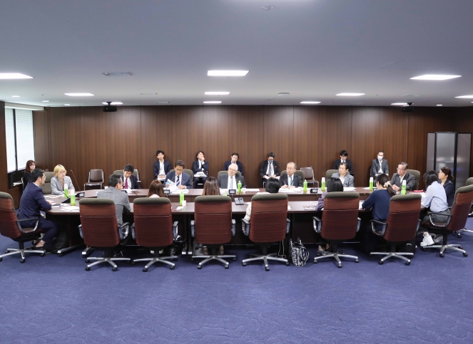 悪質ホスト問題、バラエティ番組が「現実を覆い隠す」 被害者支援団体がABEMAに「公開質問状」 - 弁護士ドットコム