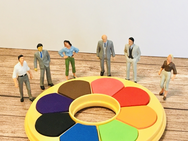 常務執行役員とは？常務取締役との違いや執行役員と取締役も解説！ - 起業ログ