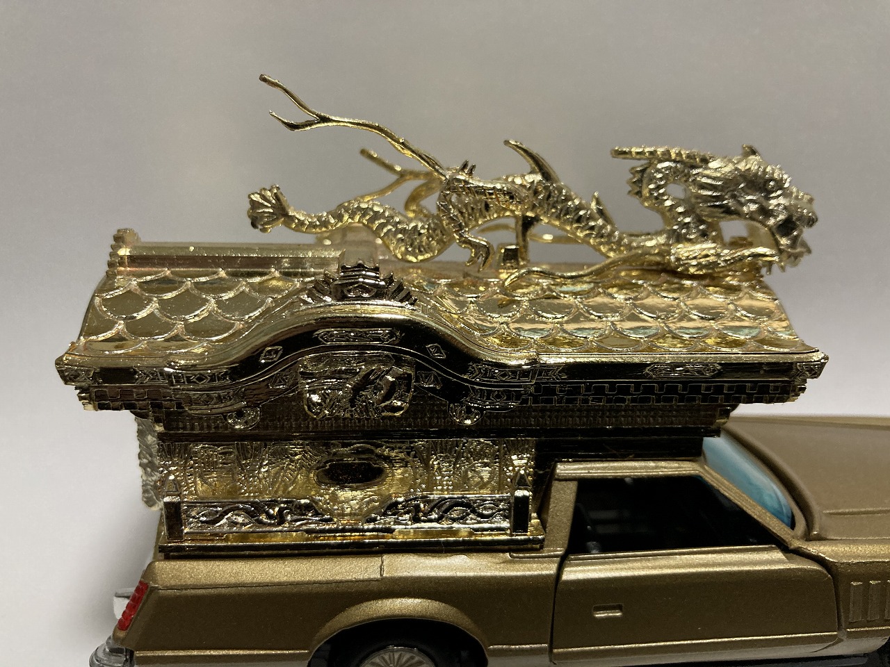 キャデラック宮型普通車を霊柩車に改造するプロ集団なら富山県富山市の富高工業