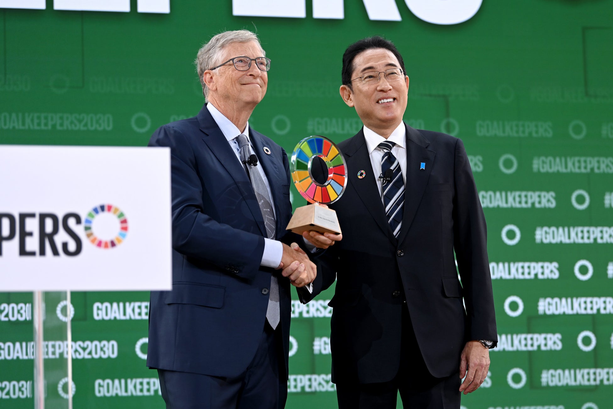 ビル&メリンダ・ゲイツ財団を設立したビル・ゲイツ氏とオンラインにて懇談をしました。 ゲイツ氏とのやり取りは、本日の公明新聞でも紹介されています。同団体からは昨年6 月、途上国へのワクチン支援について、日本政府が主導的な役割を果たすうえで、公明党が極めて