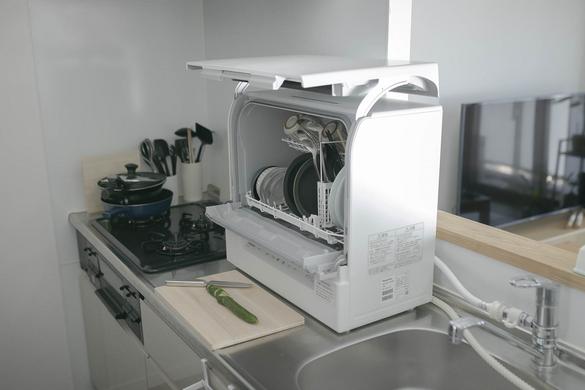 賃貸でも簡単に設置！狭いキッチンでも置き場所に困らない「スリム食洗機」とはUP LIFE毎日を、あなたらしく、あたらしく。Panasonic