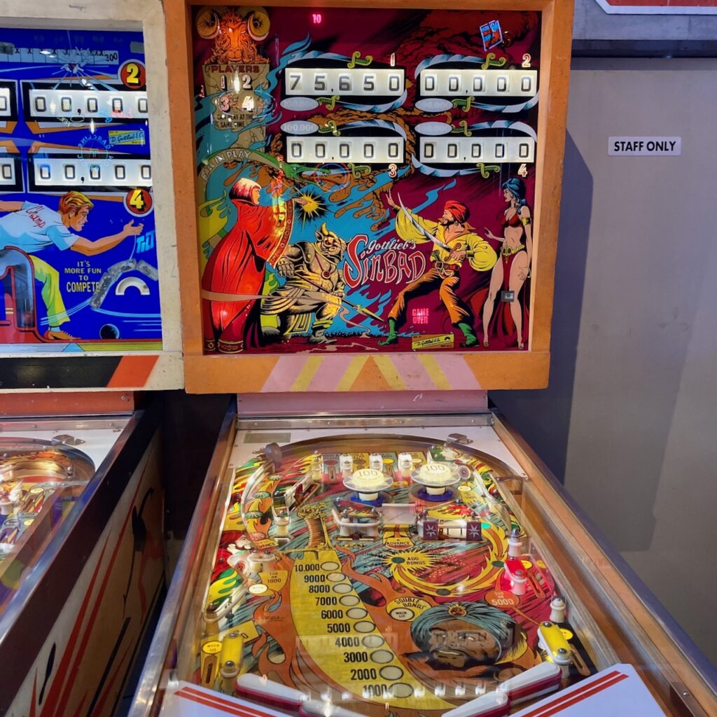 ピンボールマシンをリース レンタル で設置しませんか？ - ピンボールマシンの「LINER NOTES PINBALL」