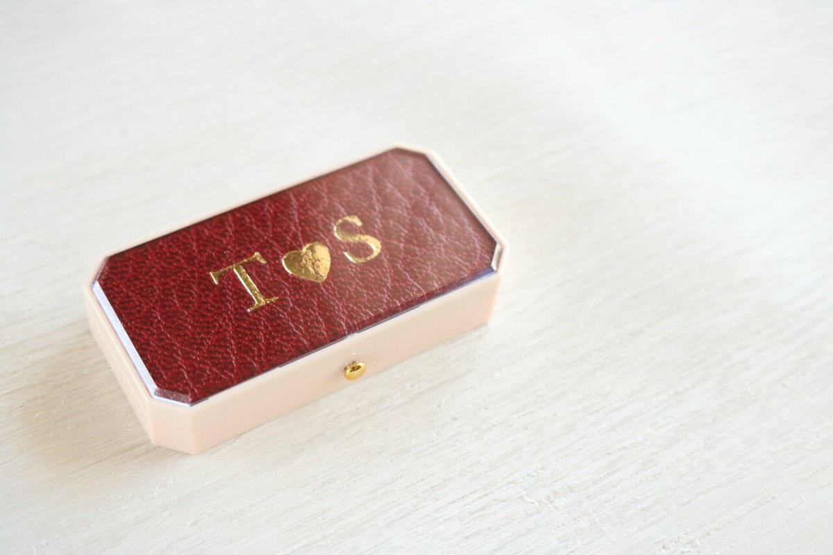 オフィシーヌ・ユニヴェルセル・ビュリーはプレゼントに最適！香りと美しさを贈る