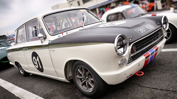 LOTUS CORTINA - 増えすぎたミニカーに愛を捧ぐ