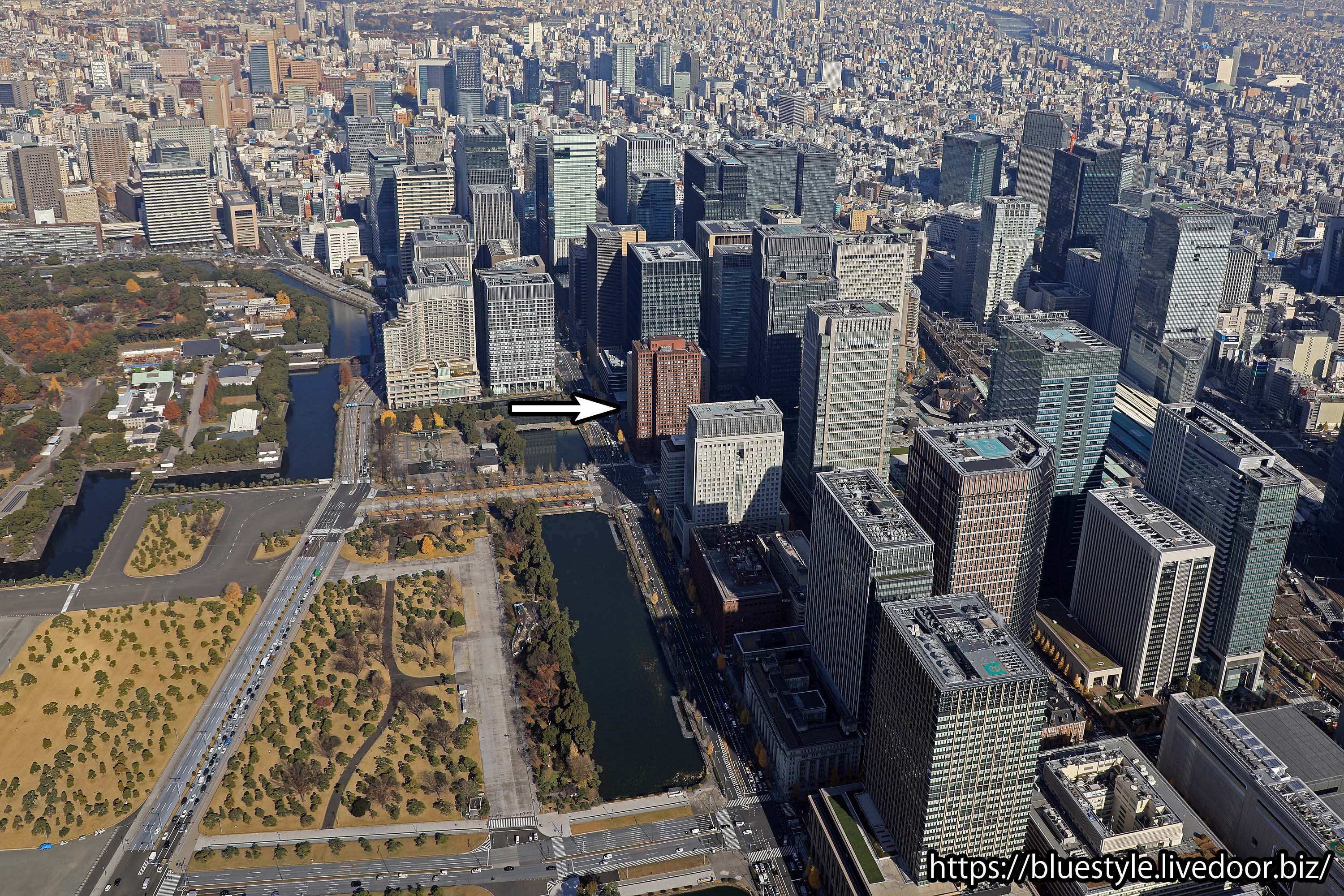 地上20階、高さ約100mの世界最大規模となる「木の本店ビル」 東京海上日動ビル本館・新館 地上解体工事 2023年5月下旬の状況: 東京・大阪都心上空ヘリコプター遊覧飛行