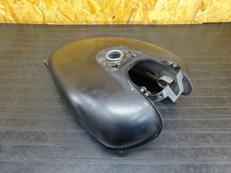 FRP製ガソリンタンクのペイントです。 - ドリーム商會ブログ