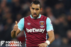 怒りのウェスト・ハムサポーターがピッチに乱入 ノーブルと取っ組み合いもGoal.com 日本