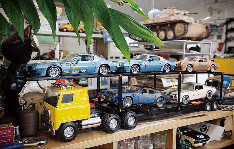 Amazon.co.jp: ジオラマガレージ 世田谷ベース風 1 64～1 43 ミニカー用 : おもちゃ