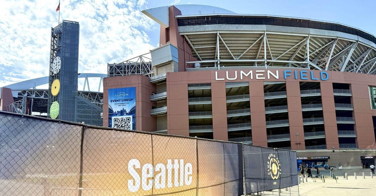 世界一こんな汚いガムだらけの壁 女の人のガムを食べるTikTok