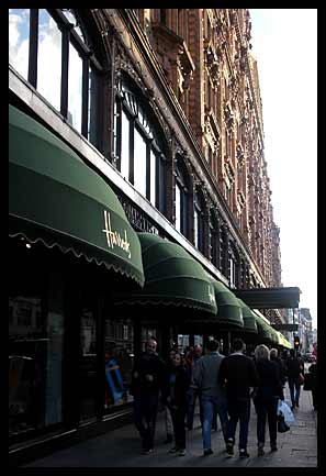 お土産探しにも最適！世界一有名なデパート・ハロッズを訪れよう - Expedia JP Stories