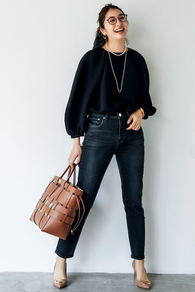 デニム通勤コーデ「新しい40代」のためのファッション＆ライフスタイル誌STORY