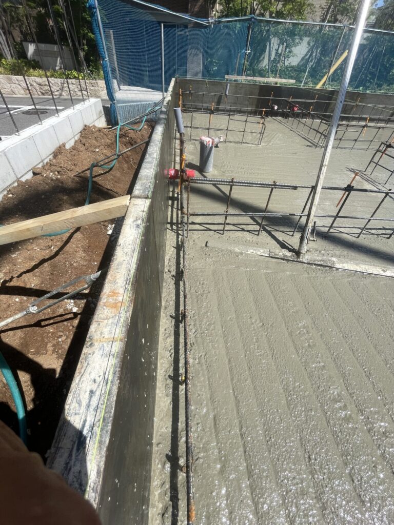 楽天市場 新発売 ☆1年保証☆ HOMURA 充電式マジックスクリード ホムラ 電動 マジックタンパー タッピング トンボ 住宅基礎 左官 土間コンクリート 高周波振動 アマ出し 80cm 125cm 振動板 マキタバッテリー互換 均し 簡単 コードレス : 内装 壁材 DIY パネルラボ