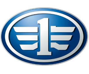 トヨタエンブレムに異変!? ハリアーの「鷹」が消えた!? 車種別で異なる事情とはくるまのニュース