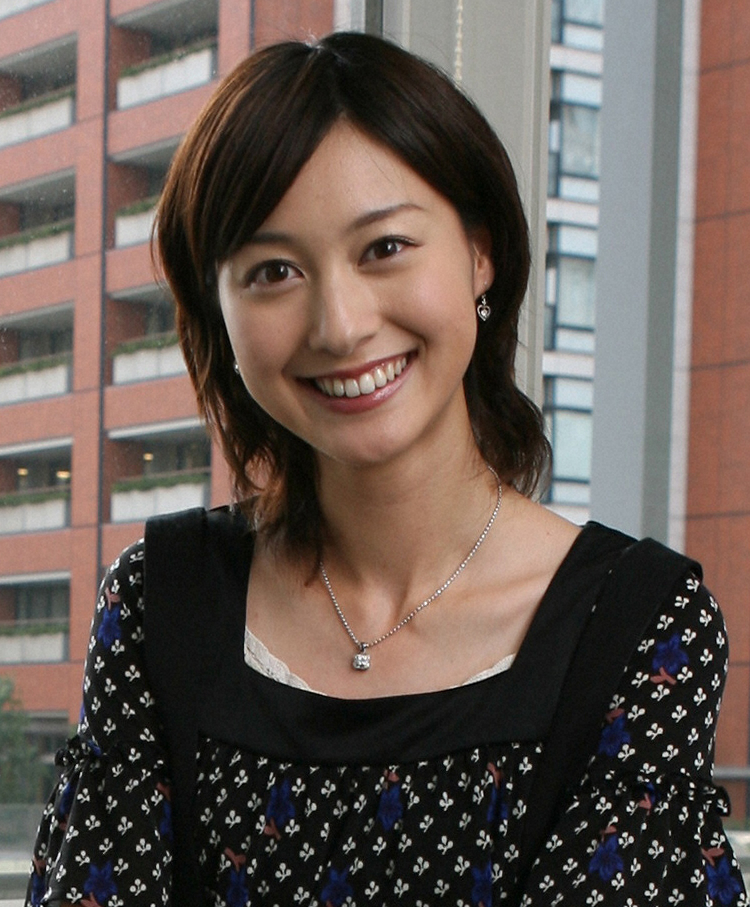 神奈川県 を走る 東名高速・海老名SAで13日午前、神奈川県警・高速道路交通警察隊の一日隊長としてフリーアナウンサーの望月理恵さんが登場し、事故防止などを訴えました。 日テレnewstiktokでニュース